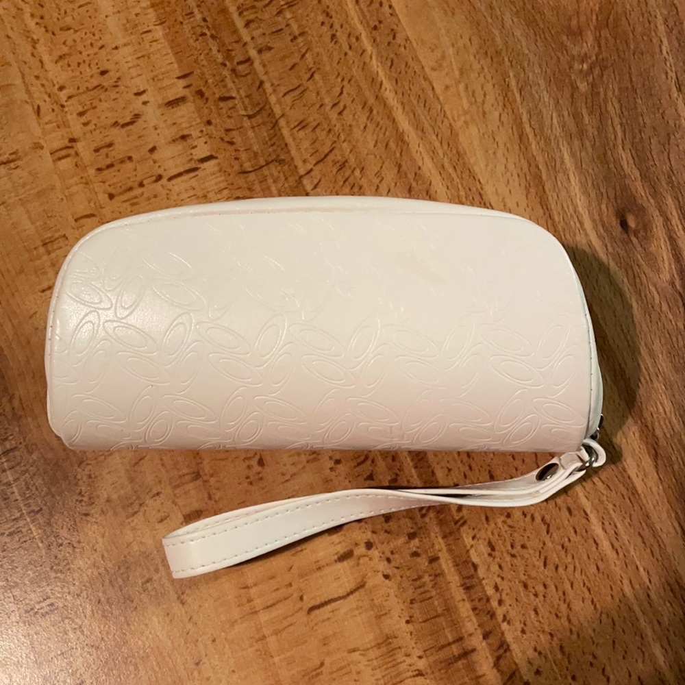 White oakley zip around soft sunglass case